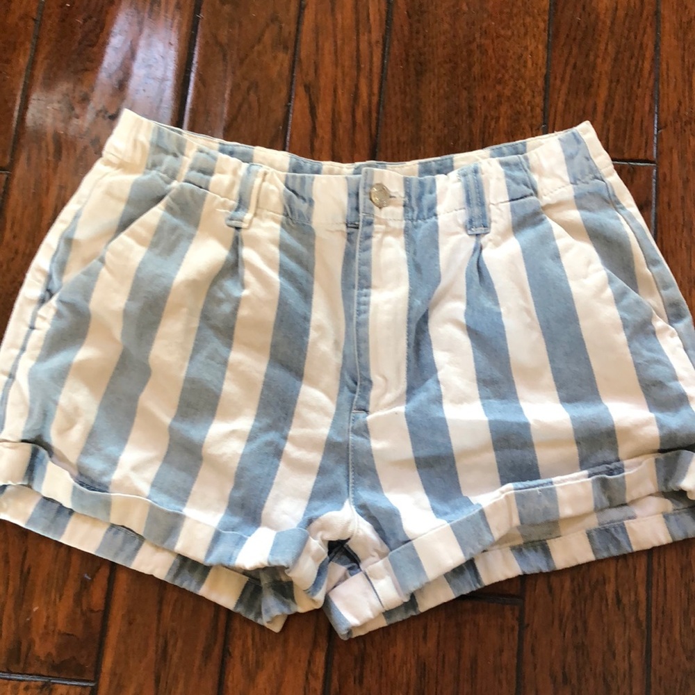 Forever 21 Blue and white shorts size 28